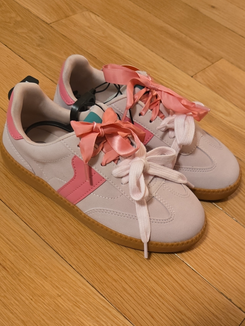 New Girls Pink Accent Casual Sneakers Double Laces